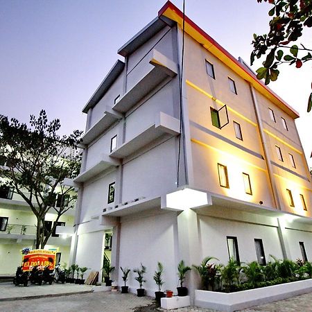 Dparagon Medokan Ayu Hotel Surabaya Exterior foto