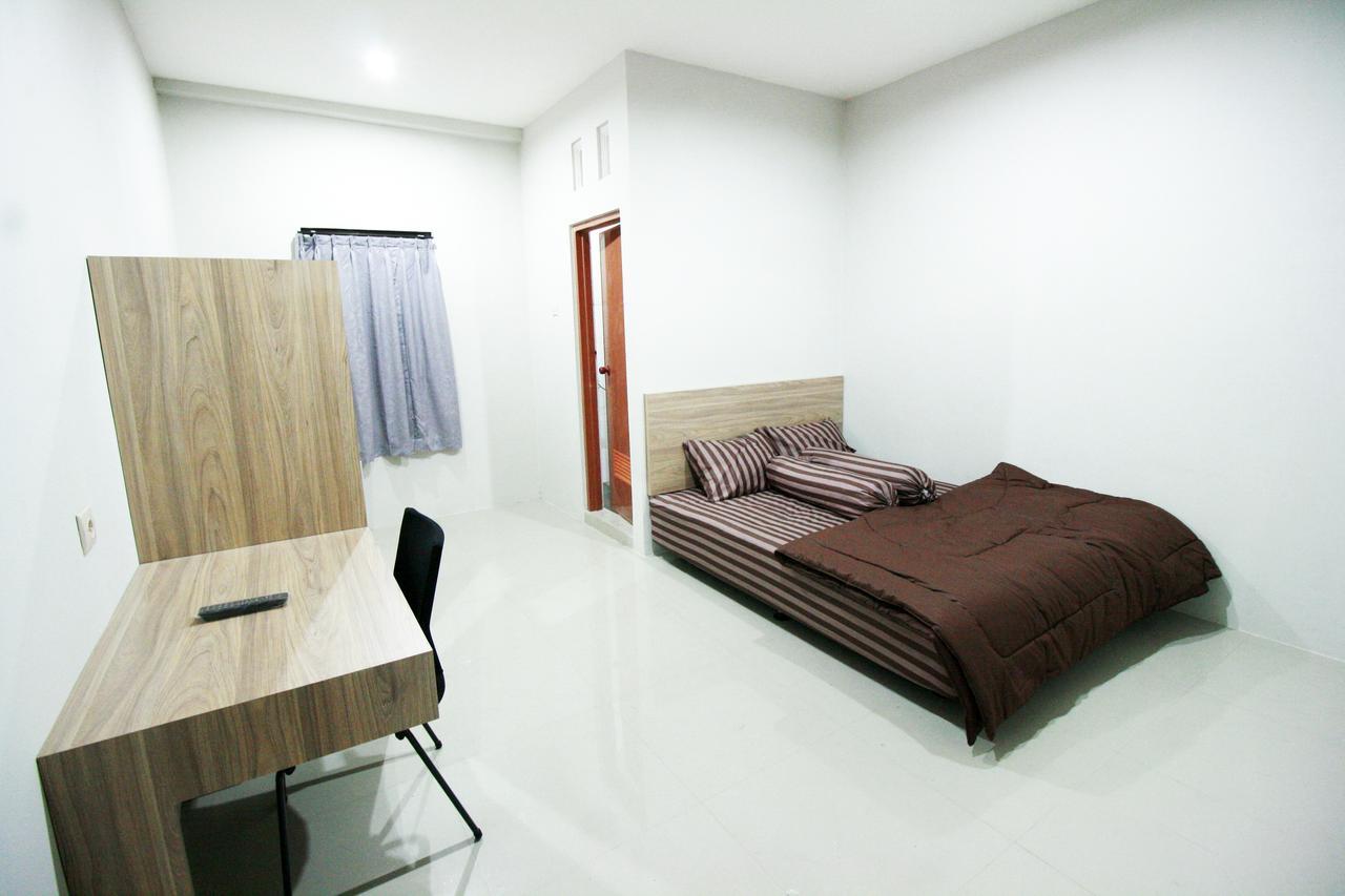 Dparagon Medokan Ayu Hotel Surabaya Exterior foto