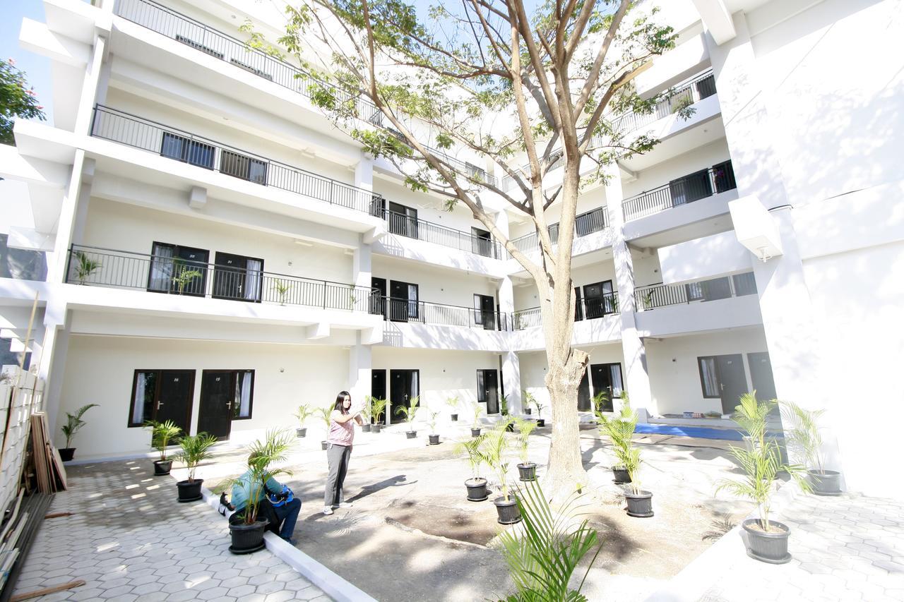 Dparagon Medokan Ayu Hotel Surabaya Exterior foto